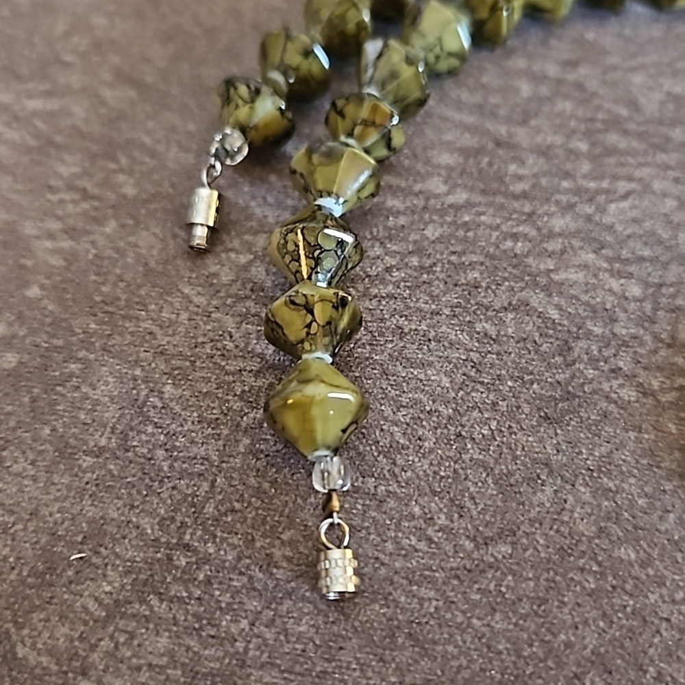 Vintage Moss Gemstone Teardrop Pendant Glass Beaded Necklace - Picture 6 of 6